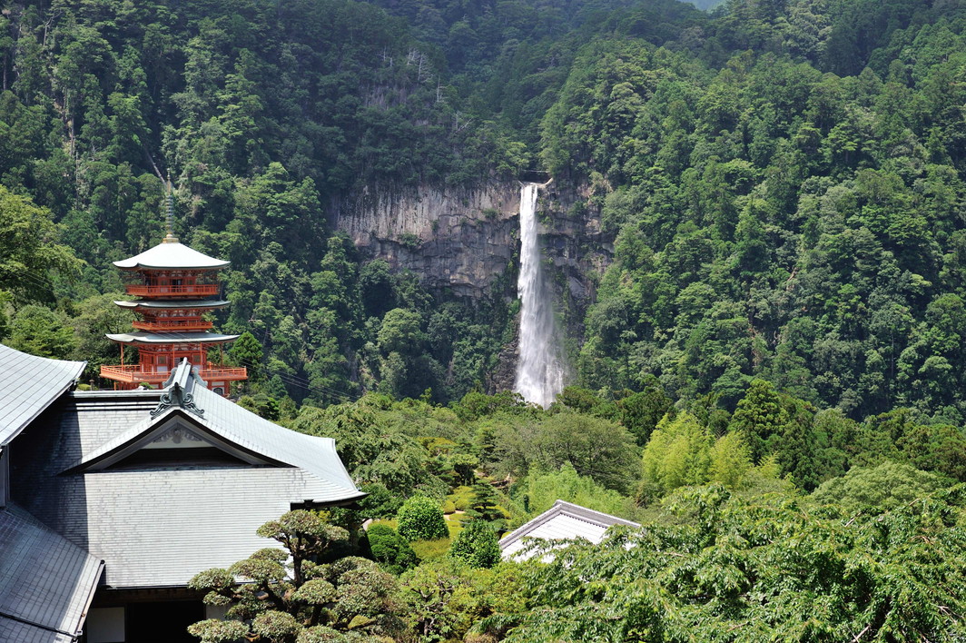 青岸渡寺(せいがんとじ)